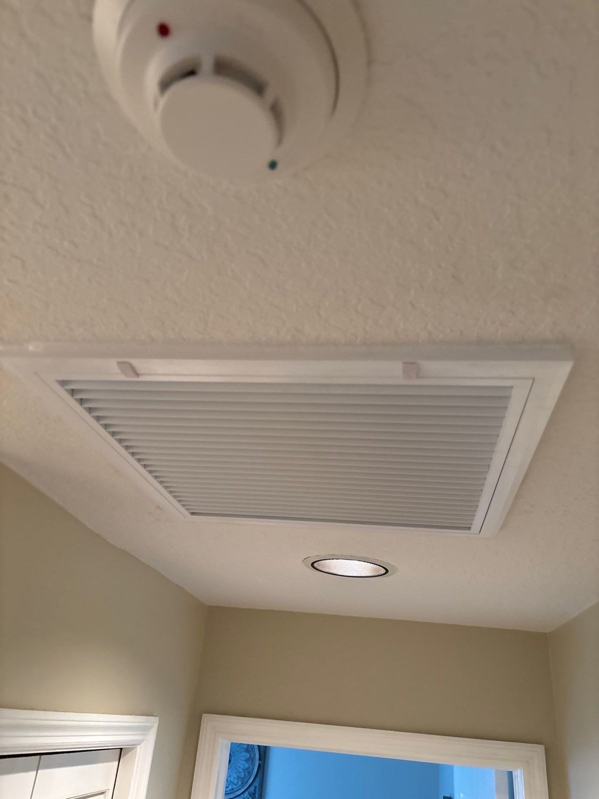 New filter-back return grille in the ceiling of a New Tampa home